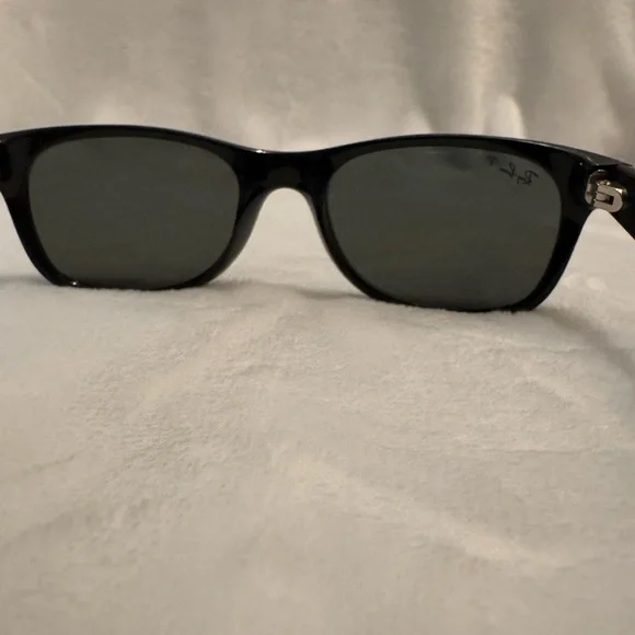 Ray-Ban Classic Black Sunglasses - Picture 4 of 8
